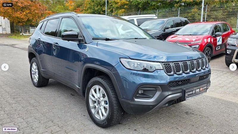 Gebraucht Jeep Compass Trailhawk 241 PS (177 kW) 2024 Blau SUV