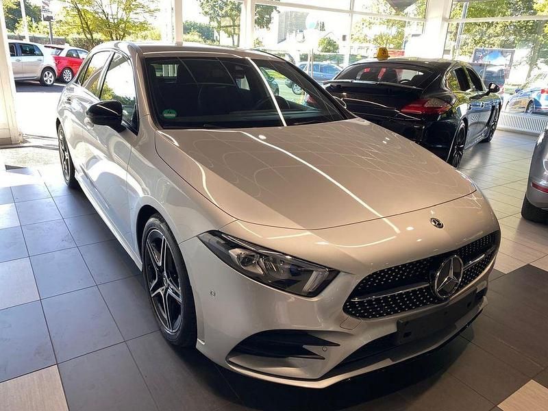Silber Gebraucht 2019 Mercedes A200 AMG Limousine | 23.950 € (Guter Preis) - Bild 1/4