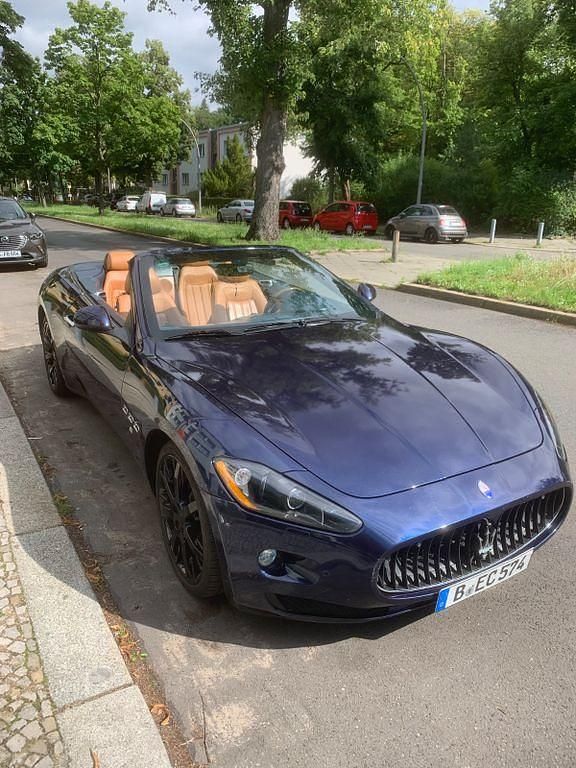 Blau Gebraucht 2010 Maserati GranCabrio Cabrio | 34.900 € - Bild 1/4