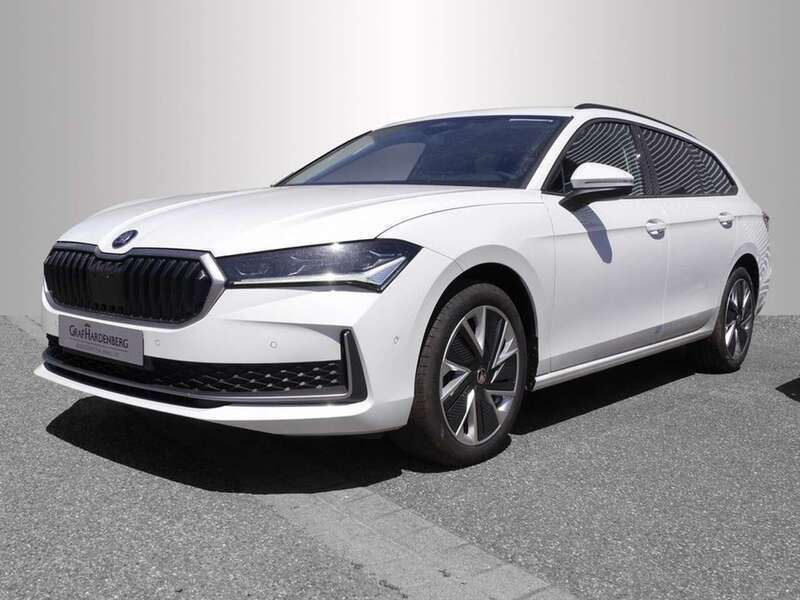 Weiß Gebraucht 2025 Skoda Superb Selection Kombi | 44.990 € - Bild 1/4