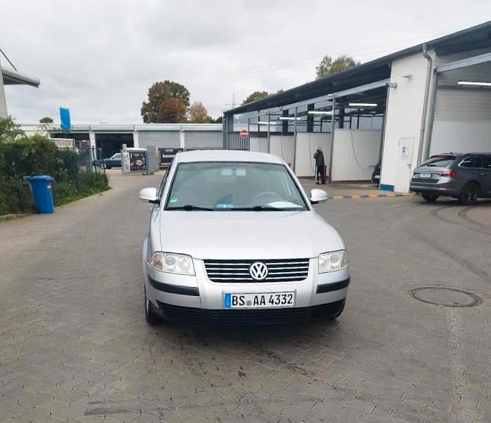 Silber Gebraucht 2003 VW Passat Limousine | 1.100 € (Guter Preis) - Bild 1/4
