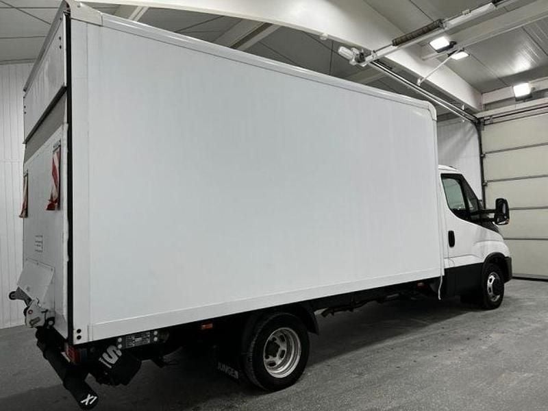 Second-hand Iveco Daily 156 CP (114 kW) 2024 Alb Van