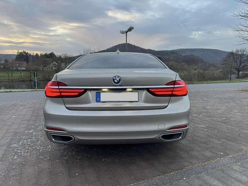 Gebraucht BMW 730 265 PS (194 kW) 2016 Grau Limousine