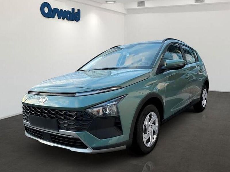 Mangrove green / mic Gebraucht 2024 Hyundai Bayon Select SUV | 19.890 € (Fairer Preis) - Bild 1/4