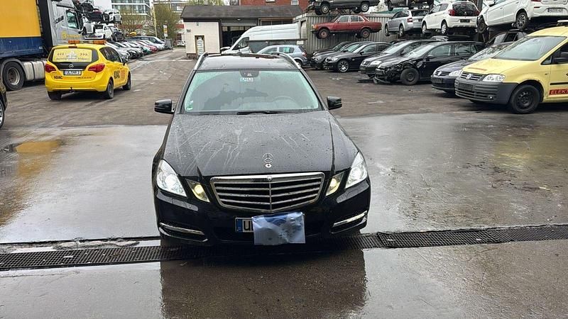 Usata Mercedes E300 231 CV (169 kW) 2011 Nero Station wagon