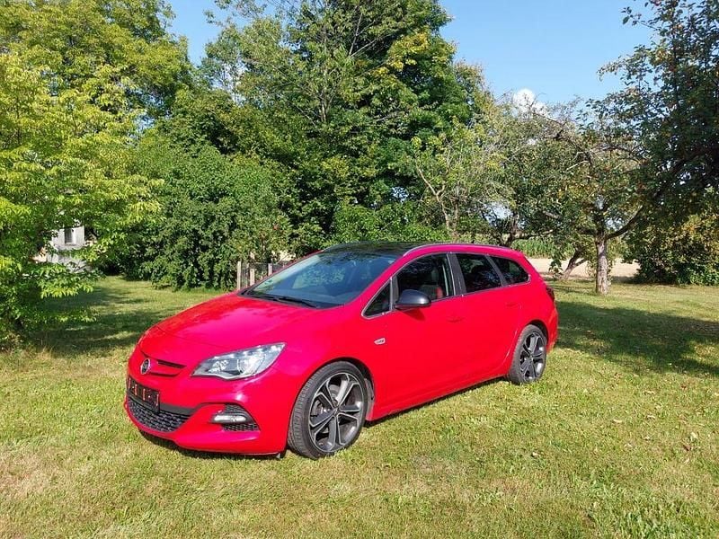 Rot Gebraucht 2015 Opel Astra Eco Kombi | 9.400 € (Etwas zu teuer) - Bild 1/4