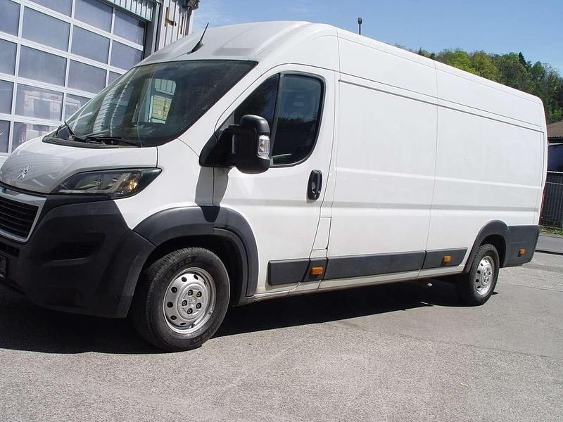 Gebraucht Peugeot Boxer 140 PS (102 kW) 2021 Lackierung weiss Van