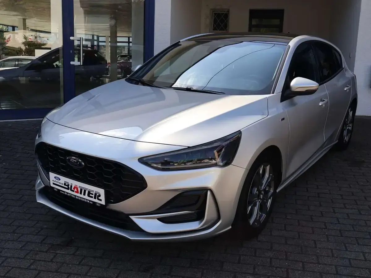 Używany Ford Focus ST-Line X 155 KM (114 kW) 2024 Srebrny Hatchback