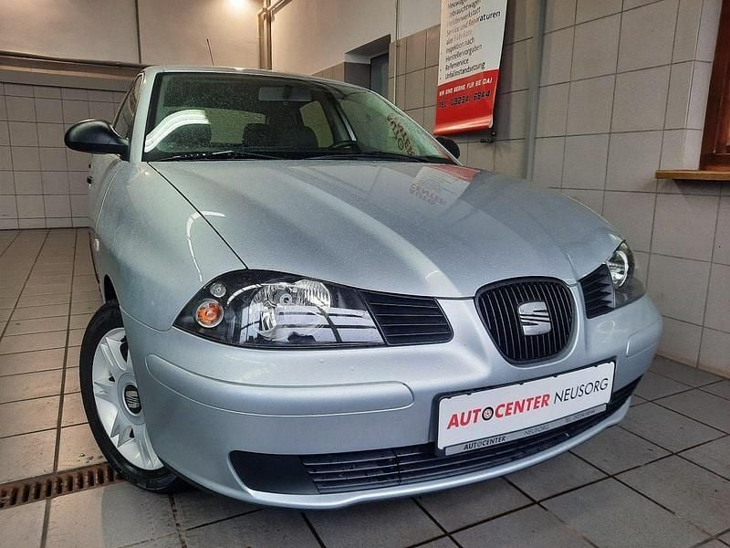 Silber Gebraucht 2004 Seat Ibiza Reference Limousine | 3.950 € (Teuer) - Bild 1/4