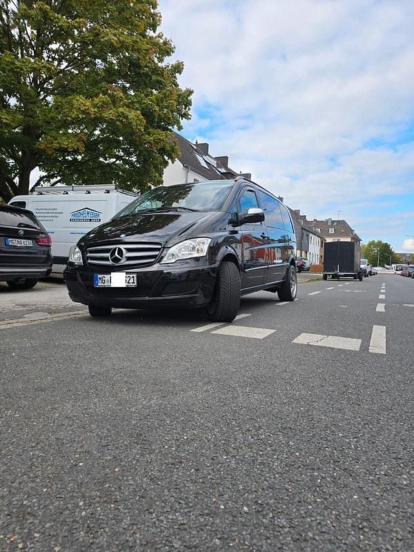 Schwarz Gebraucht 2010 Mercedes Viano Edition Van / Kleinbus | 16.400 € (Fairer Preis) - Bild 1/4