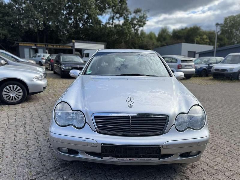 Grau Gebraucht 2002 Mercedes C200 Classic Limousine | 3.690 € (Fairer Preis) - Bild 1/4