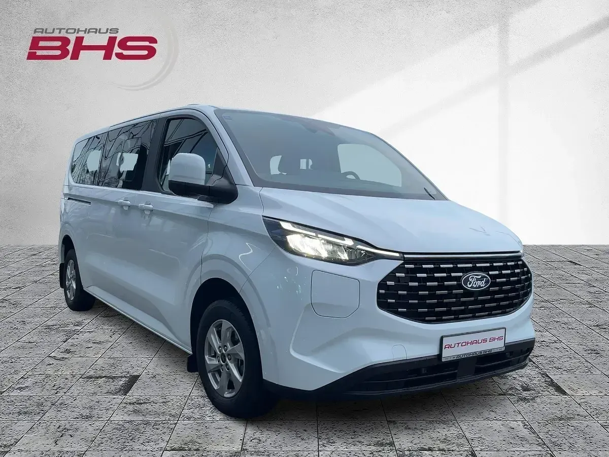 Gebraucht Ford Tourneo Trend 232 PS (170 kW) 2025 Frostweiß (weiß) Van / Kleinbus