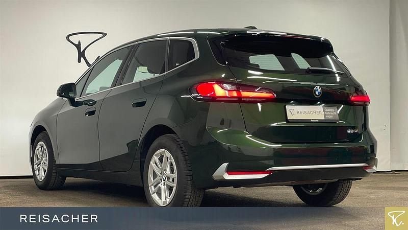 Gebraucht BMW 220 Active Tourer Luxury Line 156 PS (114 kW) 2022 Schwarz Van / Kleinbus