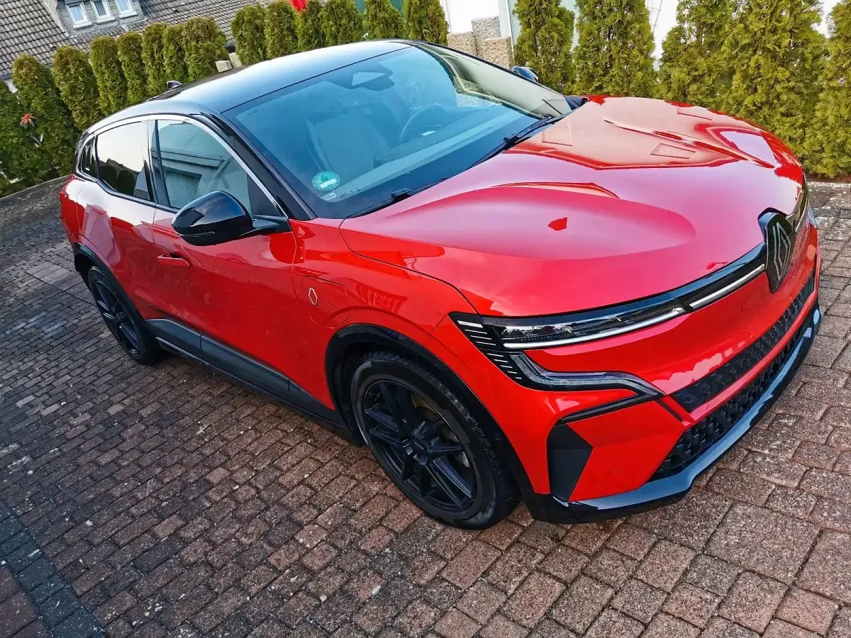 Gebraucht Renault Megane E-Tech 160 kW (218 PS) 2022 Rot Kleinwagen