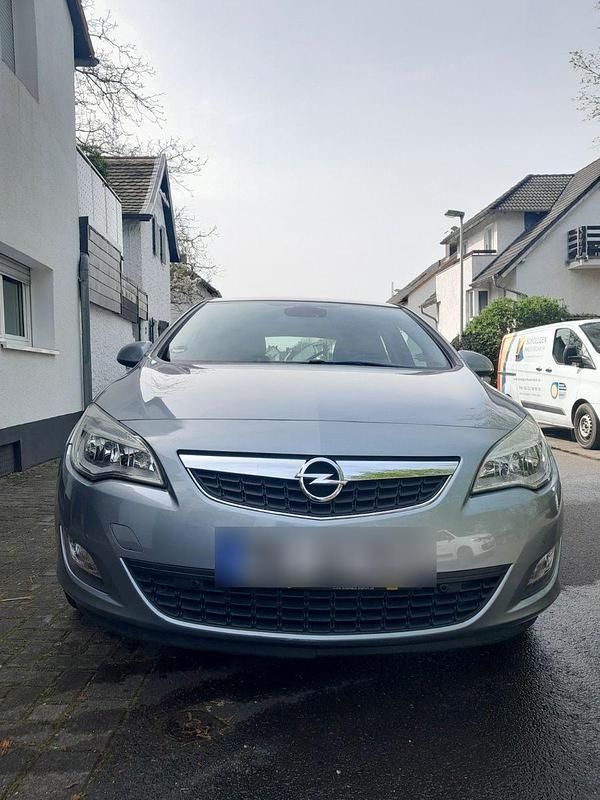 Grau Gebraucht 2009 Opel Astra Cosmo Limousine | 7.900 € - Bild 1/4