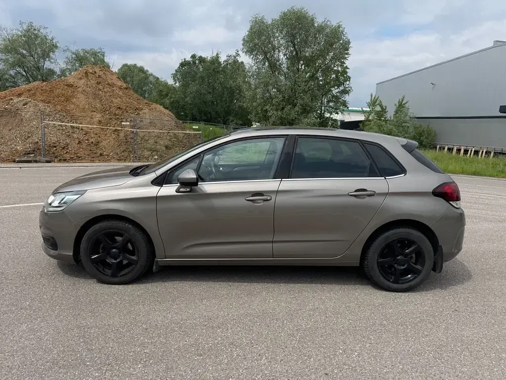 Używany Citroën C4 SELECTION 131 KM (96 kW) 2017 Szary Sedan/Limuzyna