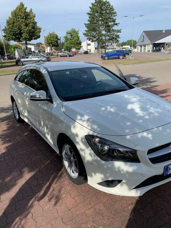 Weiß Gebraucht 2016 Mercedes CLA180 Shooting Brake Kombi | 15.500 € (Guter Preis) - Bild 1/4