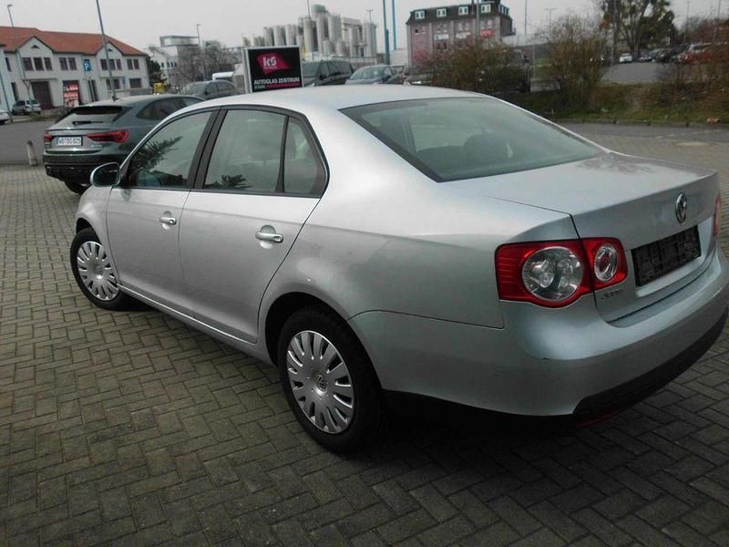 Gebraucht VW Jetta Trendline 102 PS (75 kW) 2006 Silber Limousine