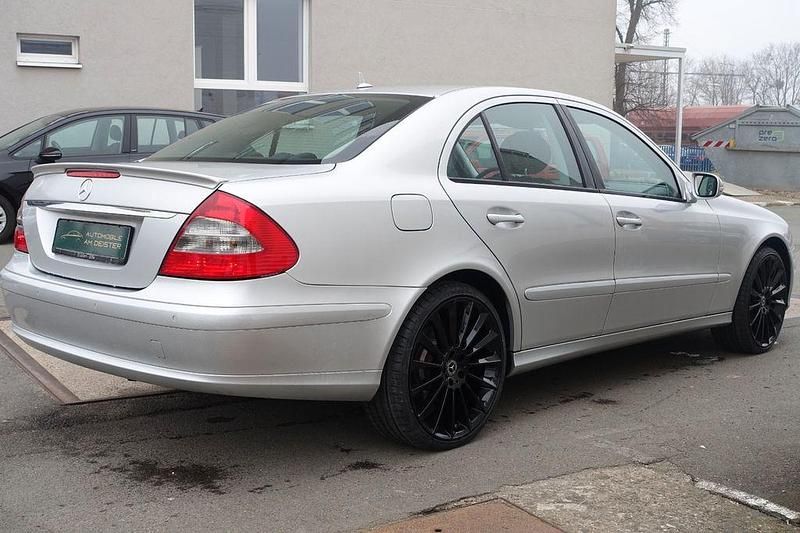 Gebraucht Mercedes E220 170 PS (125 kW) 2007 Iridiumsilber Limousine