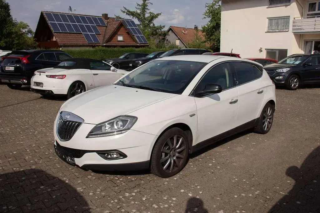 Gebraucht Lancia Delta 200 PS (147 kW) 2009 Weiß Kleinwagen