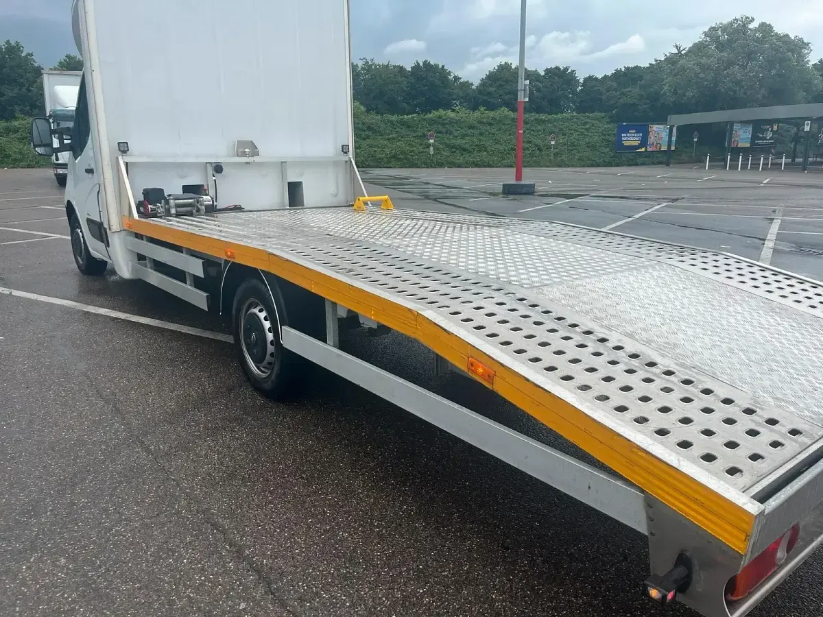 Gebraucht Renault Master 170 PS (125 kW) 2019 Weiß Van / Kleinbus