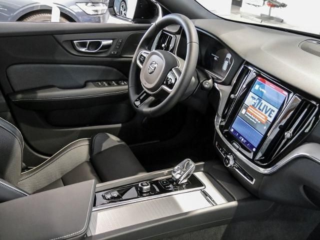 Gebraucht Volvo V60 Plus 197 PS (144 kW) 2022 Thunder grey / metallic Kombi