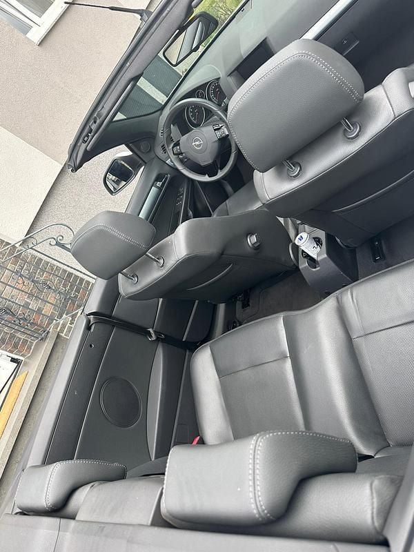 Gebraucht Opel Astra Cabriolet 140 PS (102 kW) 2010 Weiß Cabrio