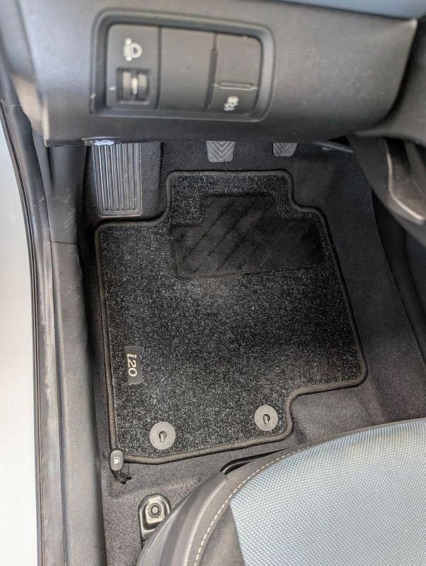 Gebraucht Hyundai i20 Classic 75 PS (55 kW) 2016 Weiß Kleinwagen