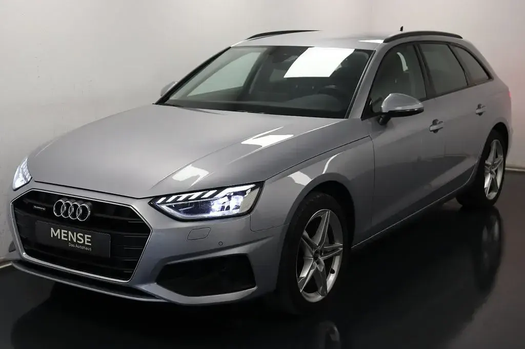 Gebraucht Audi A4 Basis 204 PS (150 kW) 2022 Florettsilbermet. Kombi