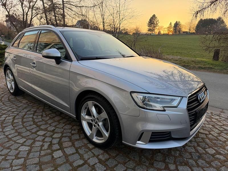 Gebraucht Audi A3 Sport 116 PS (85 kW) 2017 Silber Limousine