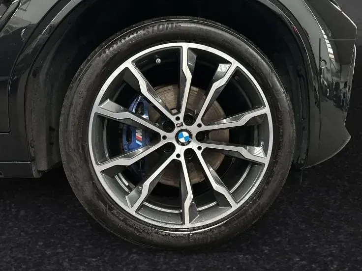 Gebraucht BMW X4 M Sport 190 PS (139 kW) 2023 Saphirschwarz SUV
