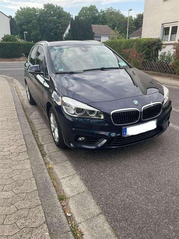Blau Gebraucht 2017 BMW 218 Active Tourer Luxury Line Van / Kleinbus | 11.000 € (Guter Preis) - Bild 1/4