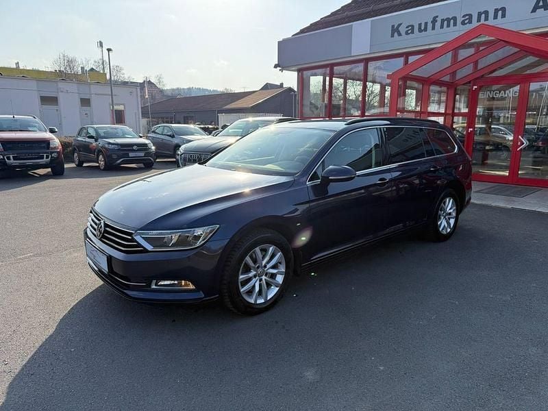 Gebraucht VW Passat Comfortline 150 PS (110 kW) 2017 Blau Kombi