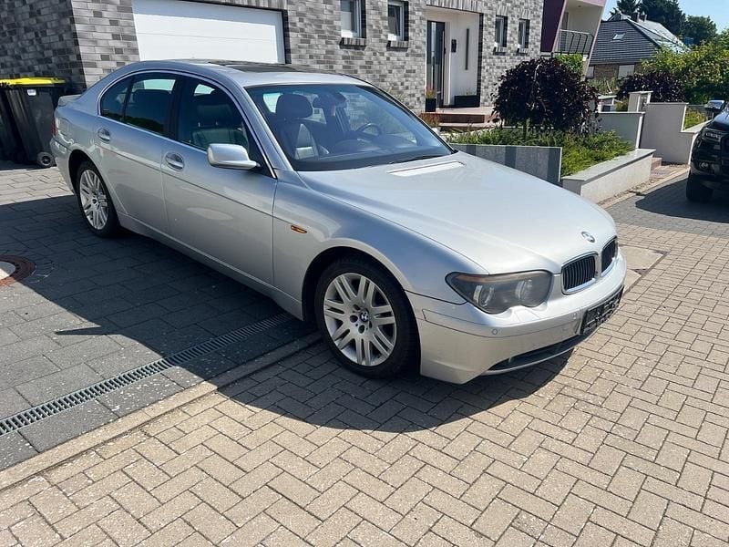 Silber Gebraucht 2002 BMW 735 Limousine | 3.899 € (Superpreis) - Bild 1/4
