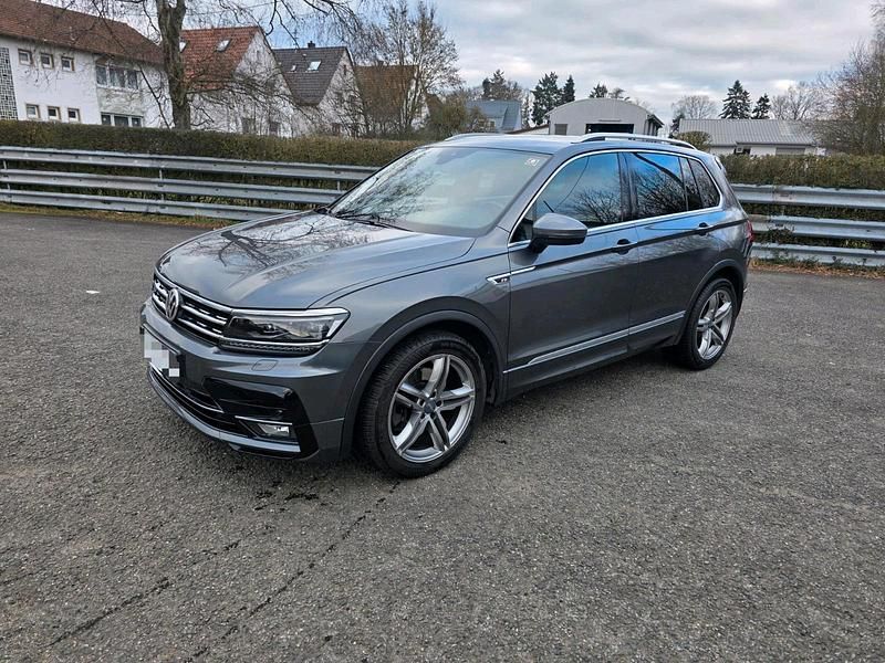 Grau Gebraucht 2018 VW Tiguan R-line SUV | 20.500 € (Etwas zu teuer) - Bild 1/4