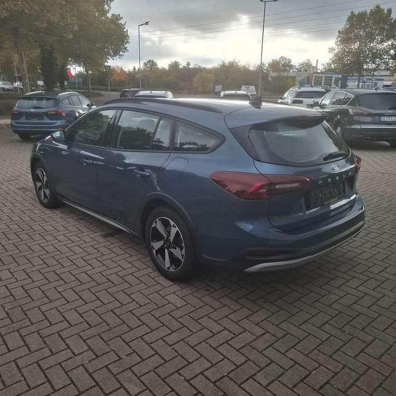 Gebraucht Ford Focus Active 155 PS (114 kW) 2024 Chromablaumetallic Kombi