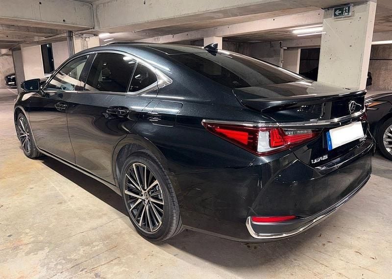 Gebraucht Lexus ES300H 218 PS (160 kW) 2023 Schwarz Limousine