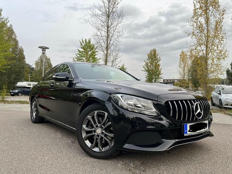 Schwarz Gebraucht 2016 Mercedes C220 Limousine | 16.500 € (Fairer Preis) - Bild 1/4