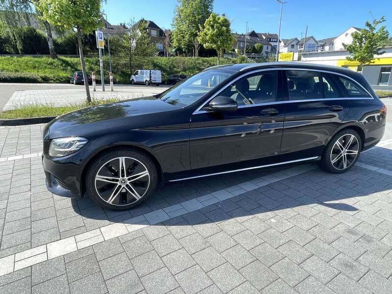 Schwarz Gebraucht 2020 Mercedes C200 Kombi | 12.900 € - Bild 1/4