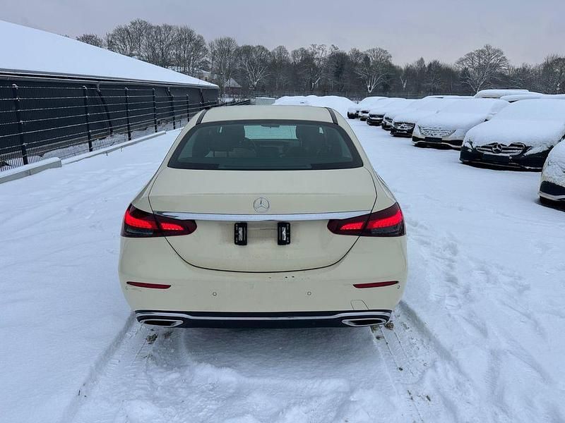 Gebraucht Mercedes E220 200 PS (147 kW) 2022 Schwarz Limousine