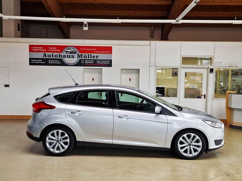 Gebraucht Ford Focus 120 PS (88 kW) 2015 Silber Limousine