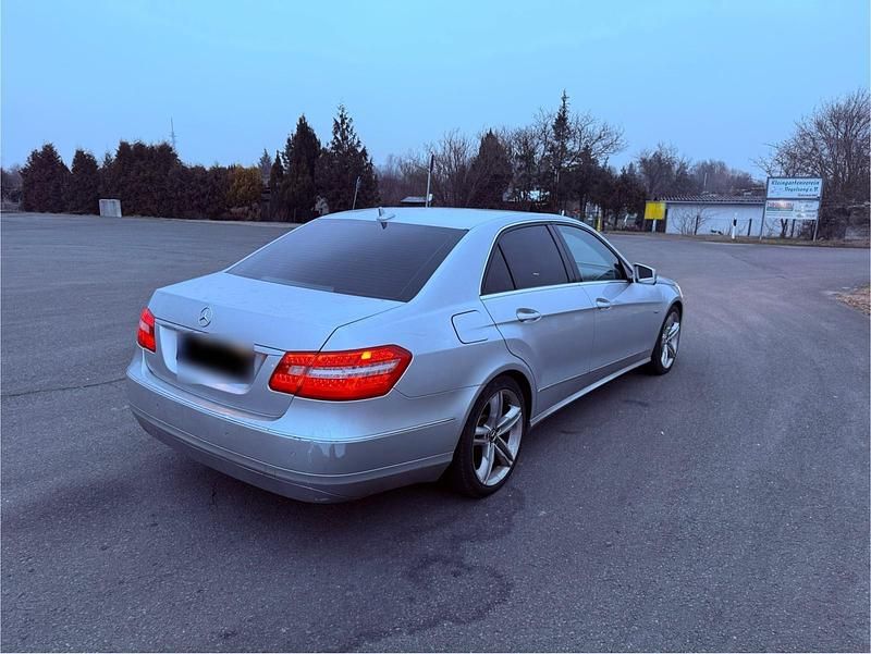 Gebraucht Mercedes E200 136 PS (100 kW) 2011 Silber Limousine