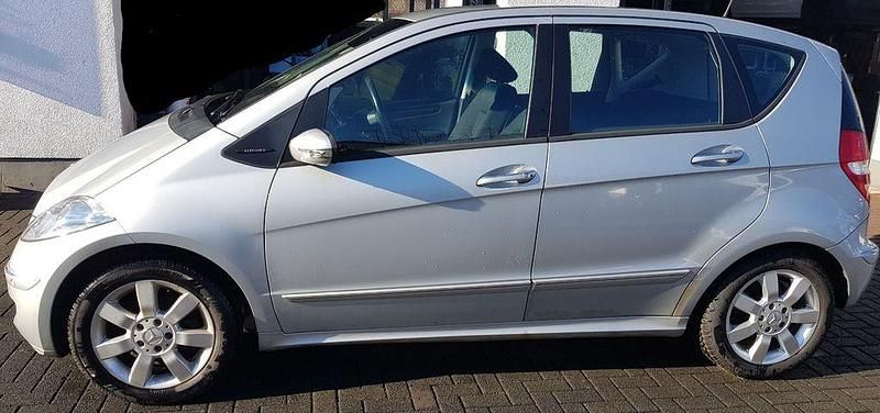 Gebraucht Mercedes A150 Elegance 95 PS (69 kW) 2006 Silber Van / Kleinbus