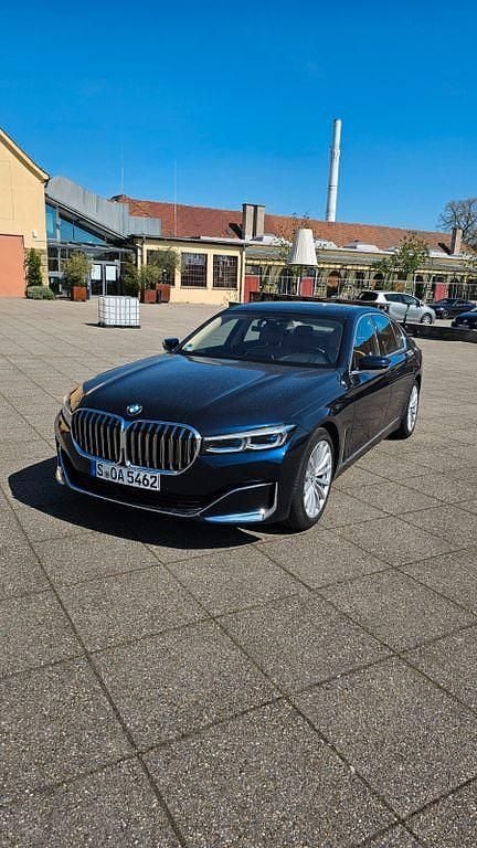 Gebraucht BMW 740 Sport Line 340 PS (250 kW) 2019 Blau Limousine