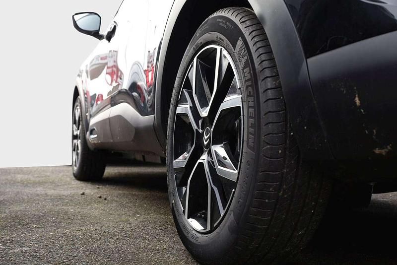 Gebraucht Citroën e-C4 Feel 100 kW (136 PS) 2023 Schwarz Limousine