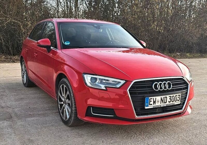 Rot Gebraucht 2018 Audi A3 Sportback Design Limousine | 14.999 € (Superpreis) - Bild 1/4