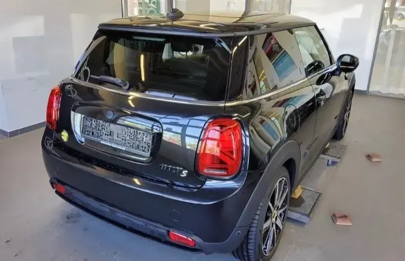 Gebraucht Mini Cooper SE 135 kW (184 PS) 2023 Schwarz Kleinwagen