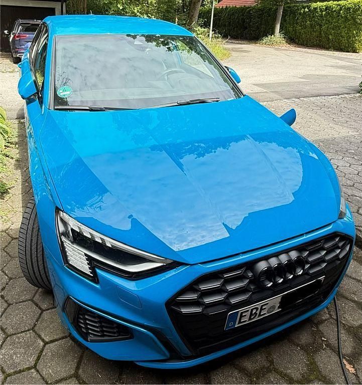 Blau Gebraucht 2022 Audi A3 Sportback e-tron S-Line Limousine | 29.300 € (Fairer Preis) - Bild 1/4