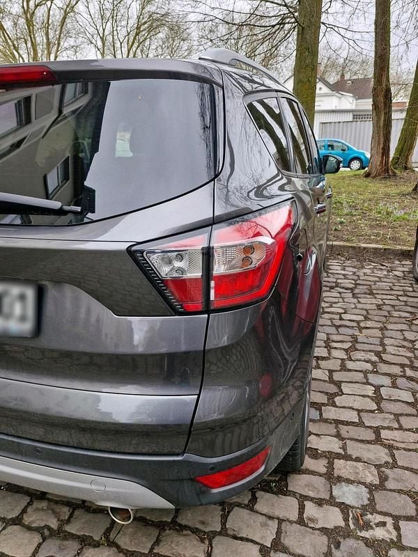 Gebraucht Ford Kuga Titanium 150 PS (110 kW) 2019 Grau SUV