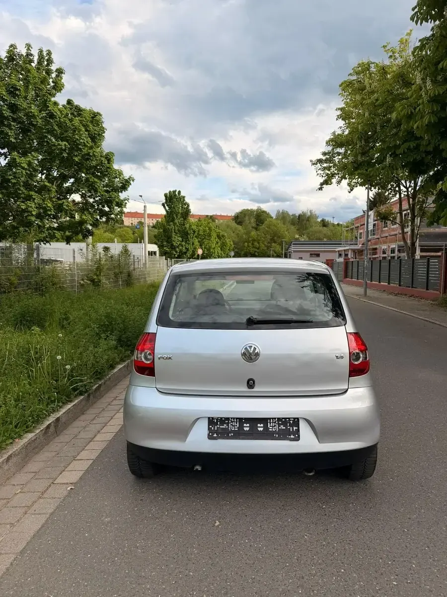 Gebraucht VW Fox 75 PS (55 kW) 2004 Grau Kleinwagen
